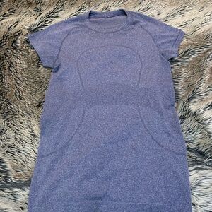 Lululemon Run: Swiftly Tech Short Sleeve Scoop Heathered Black
Size 8